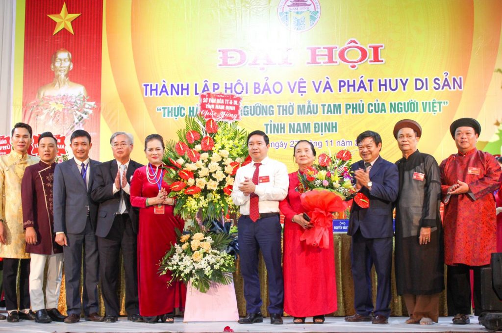 Thực hành tín ngưỡng thờ Mẫu Tam phủ của người Việt